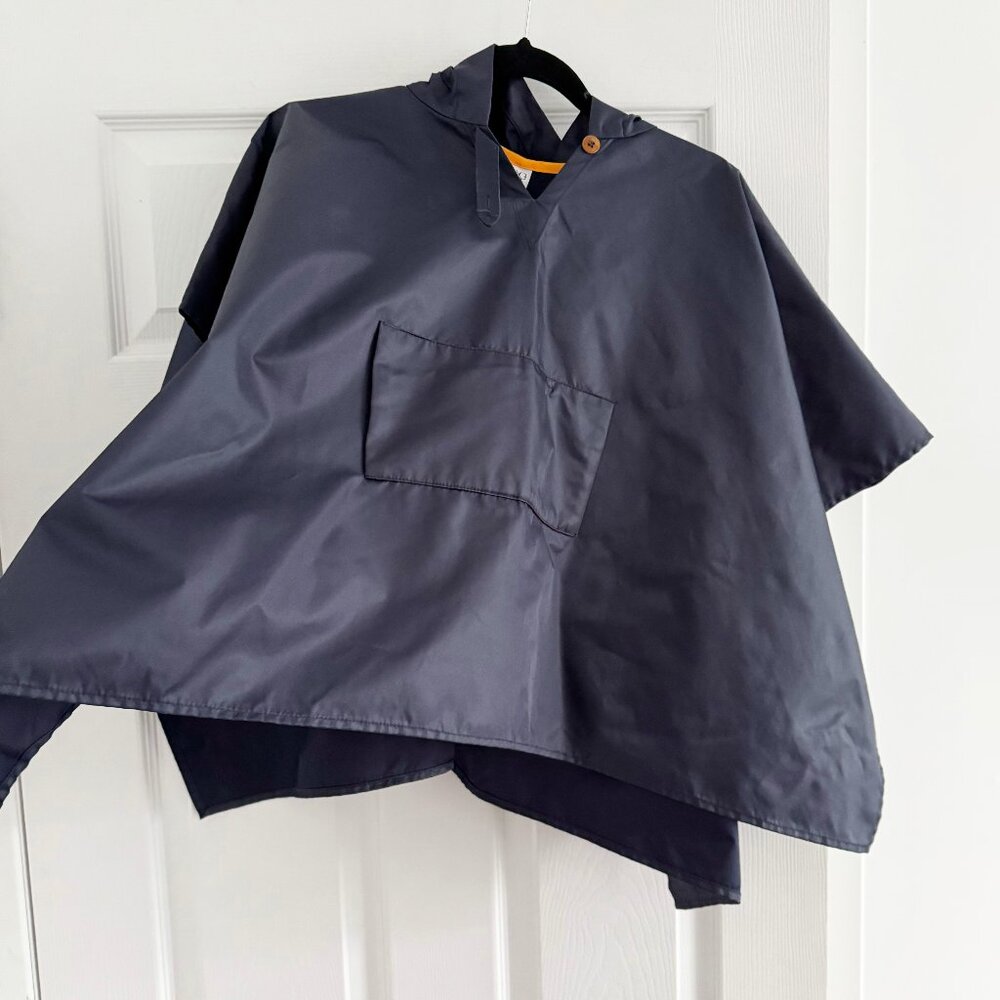 Leoca Paris Navy Rain Poncho, size 6 years